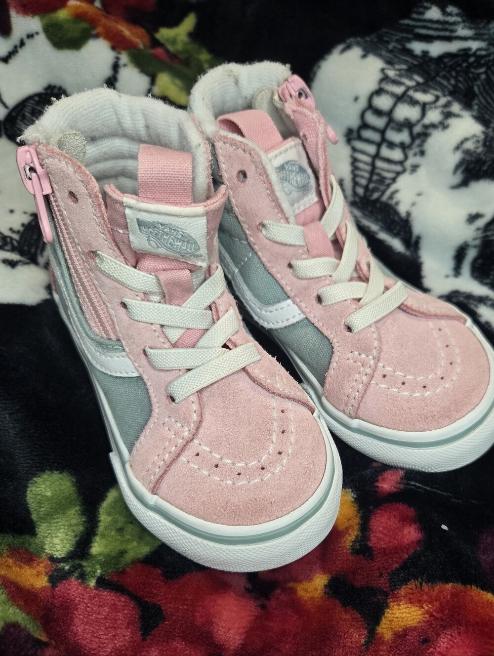 VANS Sk8-Hi Zip Suede High Top Baby/toddler Sz6